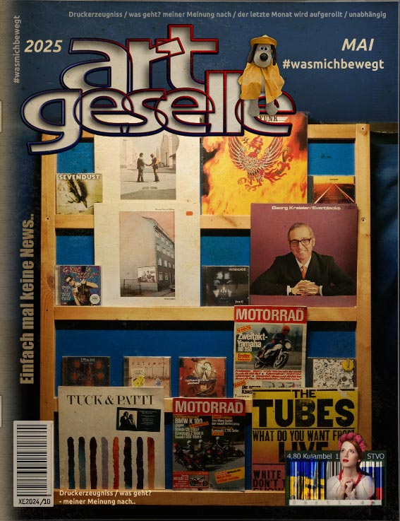 Titelbild 2025_05, eine Staffelei aus Holz auf der verschiedene Langspielplatten und Zeitschriften bereitgestellt sind.